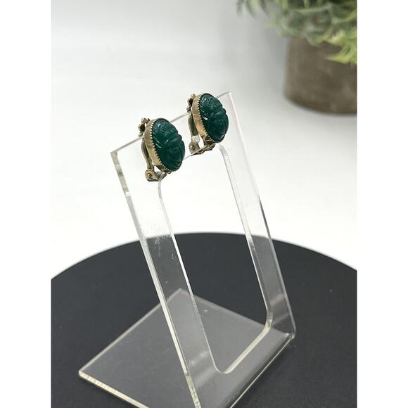 Vintage Green Swirl Glass Carved Scarab Gold Tone Protection Clip-on‎ Earrings - Picture 3 of 12